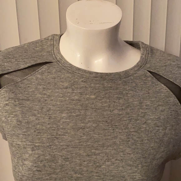 New BCBG Gray Sleeveless Sweatshirt - Picture 4 of 4